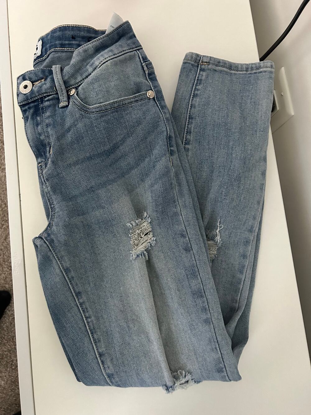 Guess Skinny Jeans *Size 24*